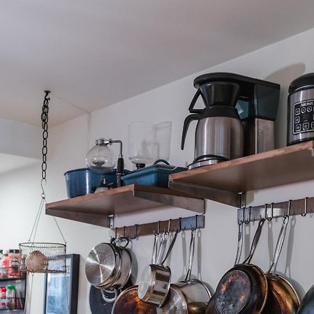 Bedroom In Thoughtfully Decorated East Passyunk Home فيلادلفيا المظهر الخارجي الصورة