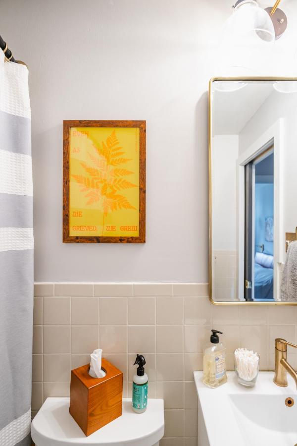 Bedroom In Thoughtfully Decorated East Passyunk Home فيلادلفيا المظهر الخارجي الصورة