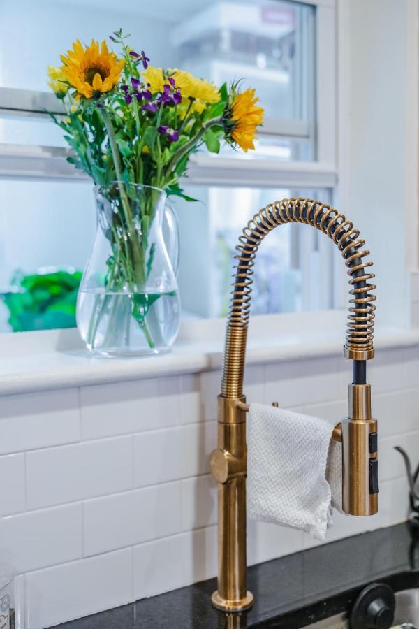 Bedroom In Thoughtfully Decorated East Passyunk Home فيلادلفيا المظهر الخارجي الصورة